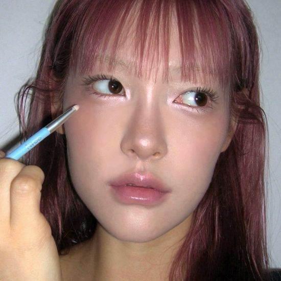 Fwee - Featherlike Dual Highlighter Brush - Image 2