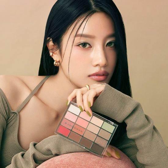 WakeMake - Soft Blurring Eye Palette - 8 Colors - Image 2